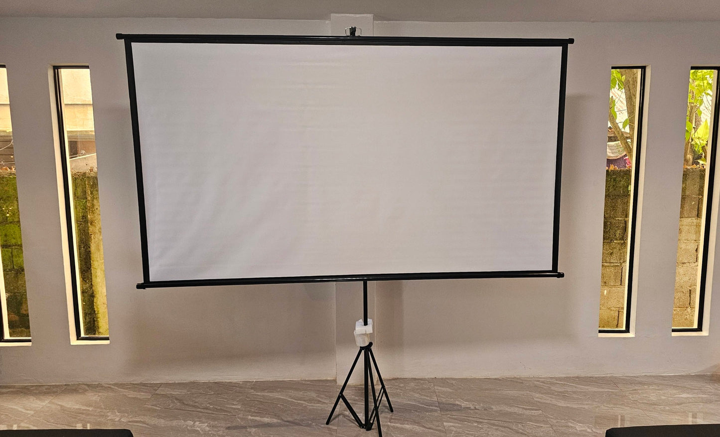 Projector Screen, 100inches, 16:9 ratio